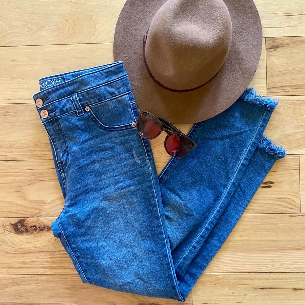 CHEROKEE SUPER SKINNY HIGH RISE JEANS